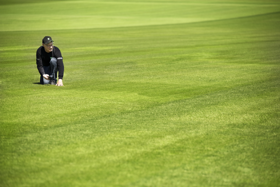Controle van de proefvelden (foto: DLF) Controle van de proefvelden (foto: DLF)