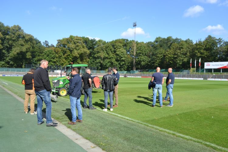 De demo in het Franz-Kremer-Stadion kon op veel interesse rekenen. De demo in het Franz-Kremer-Stadion kon op veel interesse rekenen.