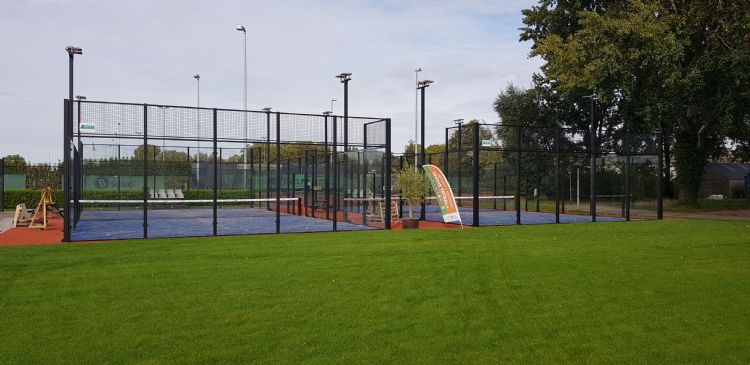 Padelbanen van Domo Sports Grass, aangelegd door Padel Totaal in Meppel. Foto: Bram Reinds Padelbanen van Domo Sports Grass, aangelegd door Padel Totaal in Meppel. Foto: Bram Reinds