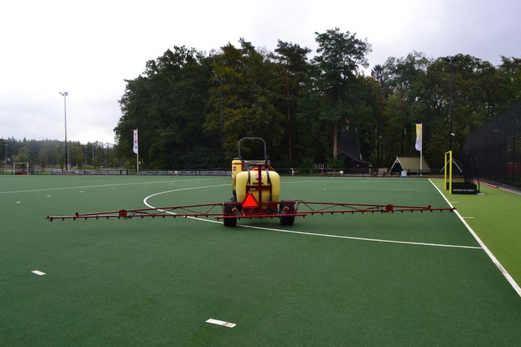 De spuitboom heeft een werkbreedte van 10 meter. De spuitboom heeft een werkbreedte van 10 meter.