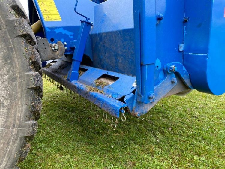 De machine komt tot 4 centimeter diepte. De machine komt tot 4 centimeter diepte.