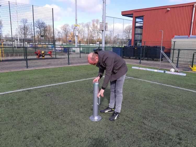 Veiligsportveld keurt het veld vooraf en na afloop van de reiniging. Veiligsportveld keurt het veld vooraf en na afloop van de reiniging.