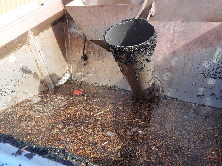 In een gemiddeld veld zit erg veel vuil. In een gemiddeld veld zit erg veel vuil.