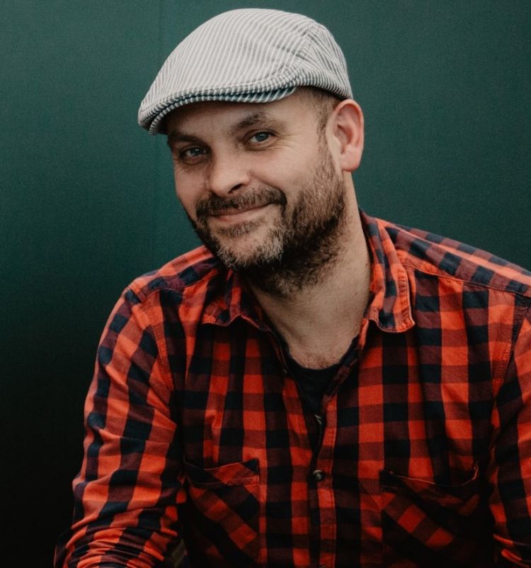 Bestuurslid René Dekker van hockeyclub Buitenhout MHC in Almere: 'We hebben onze hockeyaccommodatie op allerlei manieren voorzien van gerecyclede of recyclebare materialen.' Bestuurslid René Dekker van hockeyclub Buitenhout MHC in Almere: 'We hebben onze hockeyaccommodatie op allerlei manieren voorzien van gerecyclede of recyclebare materialen.'