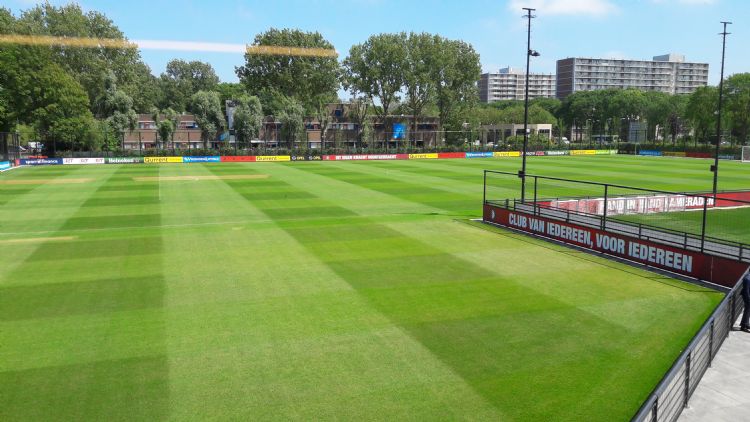 Het hoofdveld van 1908 is een exacte kopie van het veld dat in De Kuip ligt.