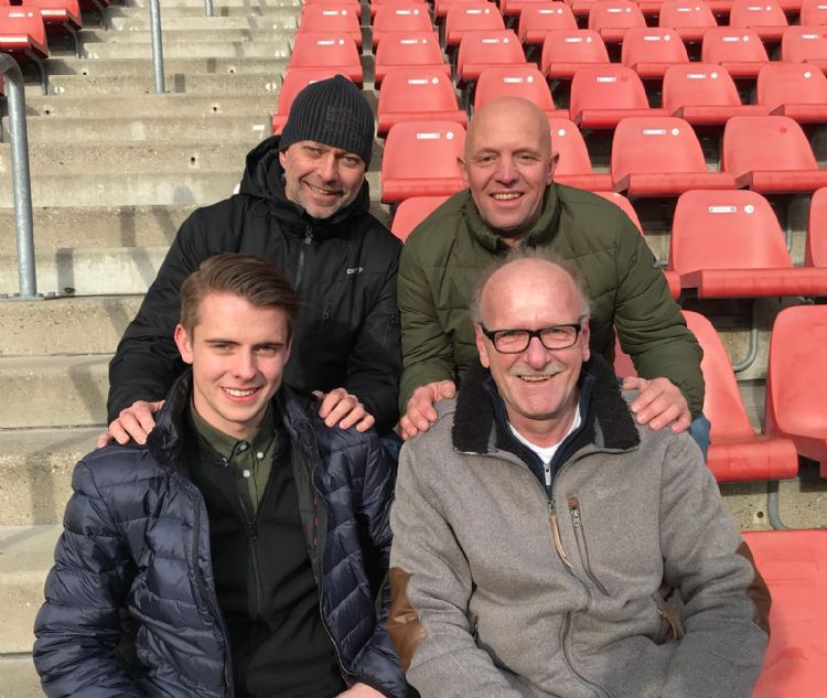 Boven: Bert Klein en Eddie van der Stappen. Onder: Roy van Dijk en Jaap Verhagen.