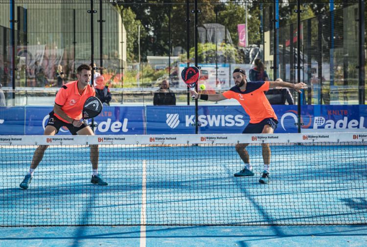 Bram Meijer (links) werd de laatste vier jaar Nederlands kampioen padel.