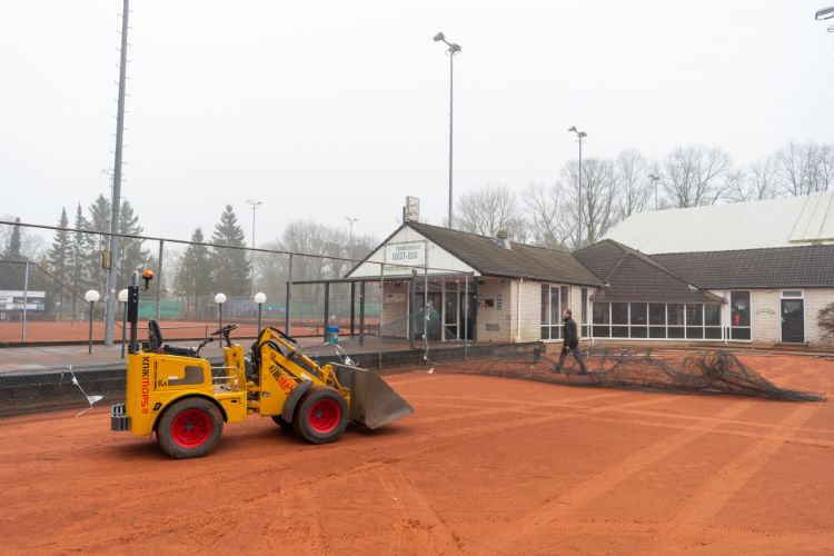 De renovatiewerkzaamheden op tennispark Soest-Zuid zijn begonnen. (Foto: Tennisvereniging Soest-Zuid)