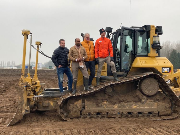 André Ceelen (directeur van CSC Sport), Shah Sheikkariem (wethouder gemeente Altena), Gijsberg van der Beek (directeur van het Altena College) en Cor van den Heuvel (coördinator van Altena Road Runners).