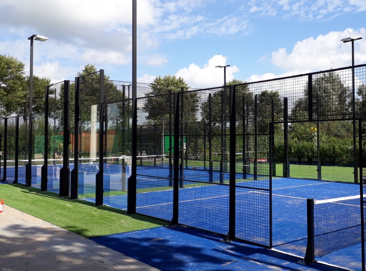 Het totale aanbod sportaccommodaties groeit nog, mede door de komst van veel padelbanen.