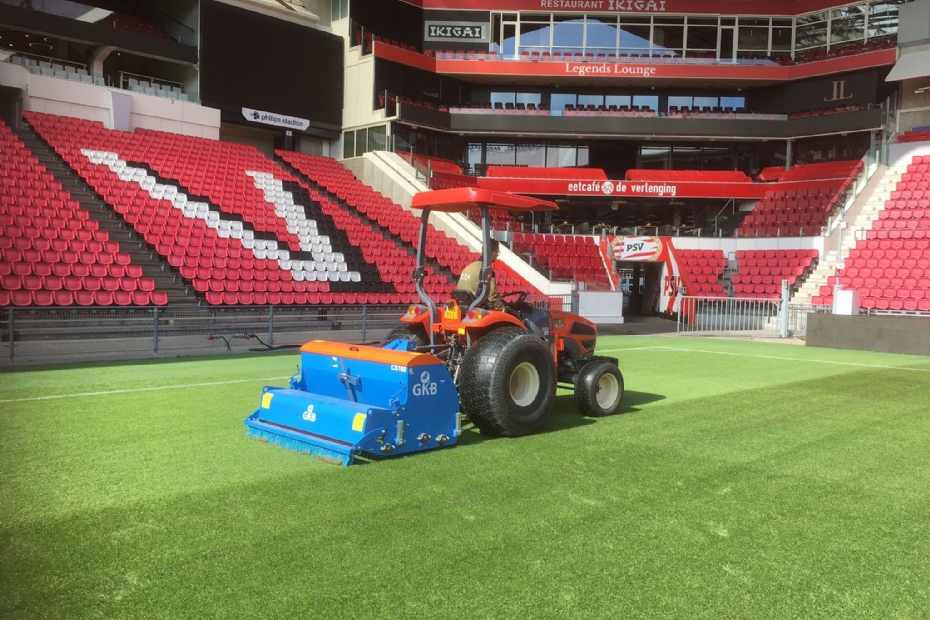 Combiseeder houdt het veld van PSV strak