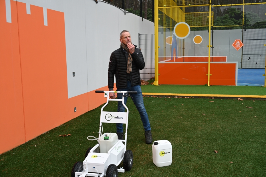 Tijdelijke belijning is een combinatie van een speciale belijningsverf en een bijpassende remover.