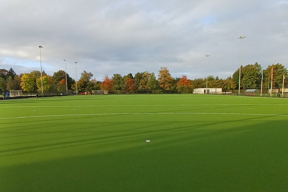 Dry non-irrigated-hockeyveld Lano bij GHBS in Groningen