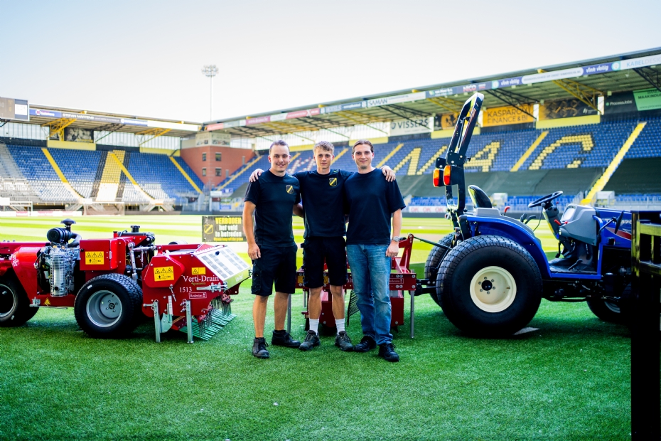 Van links naar rechts: Thimo de Nijs (fieldmanager [LINK GIP 2005]NAC Breda[/LINK]), Alwin den Haak (assistent-fieldmanager NAC Breda) en Ralph Teunissen (bedrijfsleider [LINK GIP 10141]Bert van Loon Groentechniek[/LINK]).